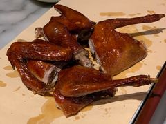 30年秘制老卤乳鸽-蝴蝶里·粤菜·点心(滨江龙湖店)