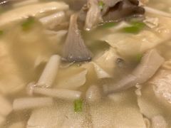 菌菇面结汤-鹰龙海畔度假酒店(咸祥店)