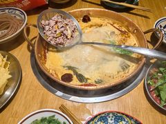 -洱火云南酸菜牛肉火锅(石景山当代商城店)