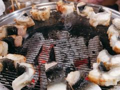 -围炉肉舍•炭烤活鳗•丹东海鲜烤肉(步行街店)