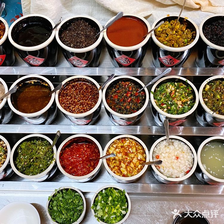 昆明必吃越南小卷粉:12元吃到扶墙