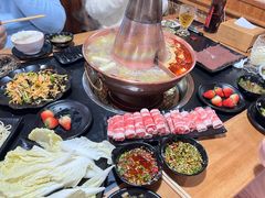 -果松木炭酸菜铜火锅·外婆参鸡汤