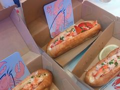 -Pinchy's Lobster & Champagne Bar
