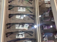 -博士眼镜集团石人工眼镜(虹口万泰店)