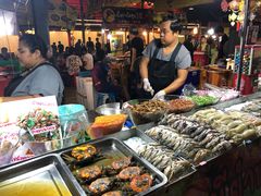 -席娜卡琳火车铁道夜市