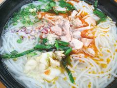 -鸿浩扒猪脚米线