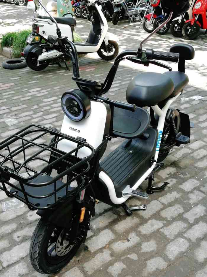 爱玛电动车(永泰路店)-"大热天里面不开空调很热 逛的一身汗 老板.