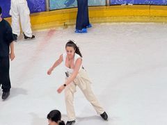 -正佳冰河湾真冰滑冰场