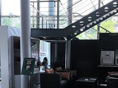 -成都中升之星奔驰4S店