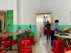 大堂-灵山卢梅燕粉店