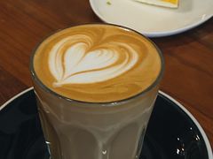 Flat&nbsp;white-black rainbow coffee