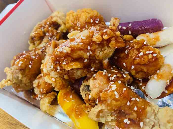 efc韩国炸鸡(鸳鸯店)-"这是鸳鸯开的一家新店,夜深的时候,吃炸鸡.