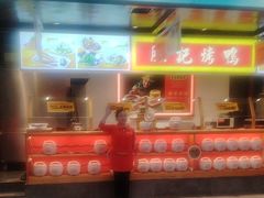 -阿瓦山寨·湘菜现炒·剁椒鱼头王(咸阳总店)