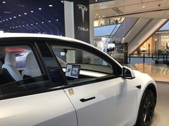 -TESLA 特斯拉(上海太古汇体验店)