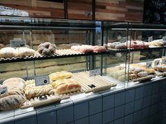 面包甜点陈列柜-野上麦田(中贸广场店)