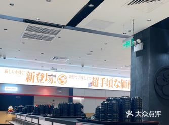 我们点了三文鱼寿司，朋友觉得味道不错，腥店里有一个小