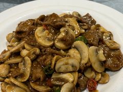 鲜蘑菇爆辣牛肉-汗腾格里·风味餐厅(新疆驻京办店)