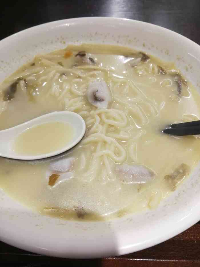 八面玲珑品面馆-"这家小餐厅在以前很热闹的云南路上,外面看.