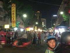-六合夜市