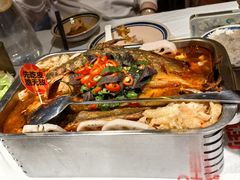 双椒紫苏脆皮烤鱼-老表记广西宵夜螺蛳鸭脚煲(西大店)