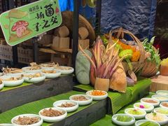 -雍容荟帝王蟹活龙虾展台自助(IFS黑金店)