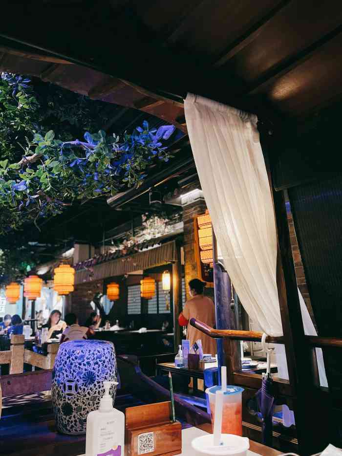 绿茶餐厅(喜隆多店)-"环境:黑乎乎的,点菜扫描光线太暗扫半天扫.
