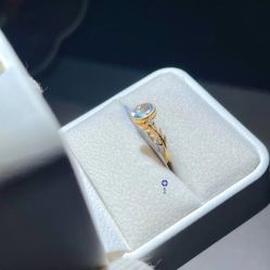 -灵彩珠宝(朗香街店)