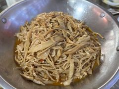 干锅野笋丝-涵家味土菜馆·徽州一绝臭鳜鱼(三河古镇店)