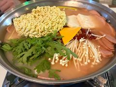 部队汤-富乐满韩国正宗炸鸡韩国料理(虹泉路店)