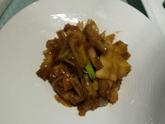 葱烧蹄筋-闫府私房菜·百年鲁菜(恒隆店)