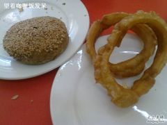烧饼和焦圈-老磁器口豆汁店(天坛店)