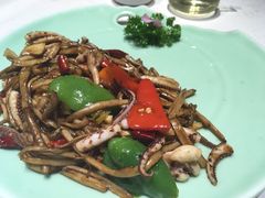 茶树菇炒鲜鱿-卯时·龙光雅宴·精致锡帮菜(惠山古镇店)