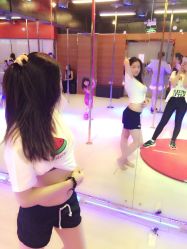 上海轩依钢管舞学校(长寿路总校)-轩依钢管舞