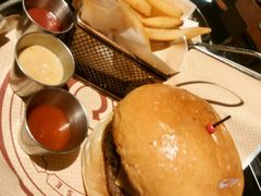 -BOURBON 玻本美式餐厅酒吧(虹桥新天地店)