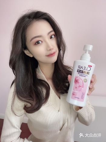 都21世纪了，不会还有人往头上喷香水吧 （小声：虽然