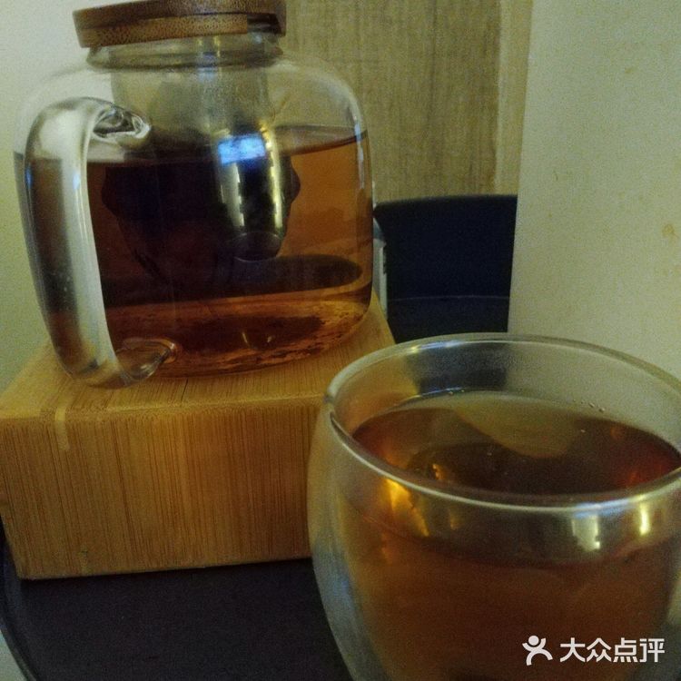 宅家的日子，喝茶晒太阳看书，不亦乐乎！