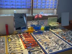 -天空之镜眼镜店蔡司依视路配镜授权零售店(望京颐堤港店)