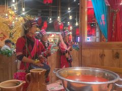 -老滇山寨•云南特色菜•地方菜•民族风情歌舞表演(金碧店)