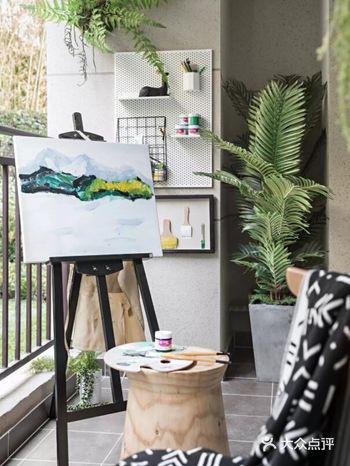 ️大幅飘窗打通室内布陈与户外景致的视觉联结