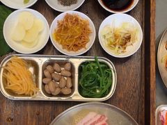 -围炉肉舍•炭烤活鳗•丹东海鲜烤肉(步行街店)