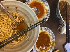 -爆炸头阿姨小四川正宗川味小吃(无任何分店)