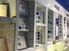 -提一眼镜·蔡司·依视路(小寨店)