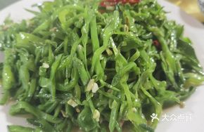 Fried Bean Skin Noodles with Pork