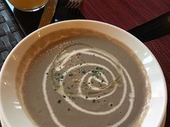 黑松露奶油蘑菇汤-WOLFGANG PUCK KITCHEN & BAR(迪士尼小镇店)