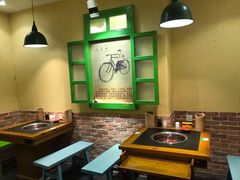 -两三事小郡肝串串香火锅(桂庙店)