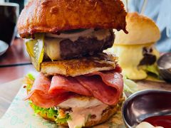 双蛋指椒牛肉汉堡-魏斯理汉堡(西安沣东吾悦店)