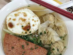 午餐肉蛋云吞面。-喜莲咖啡