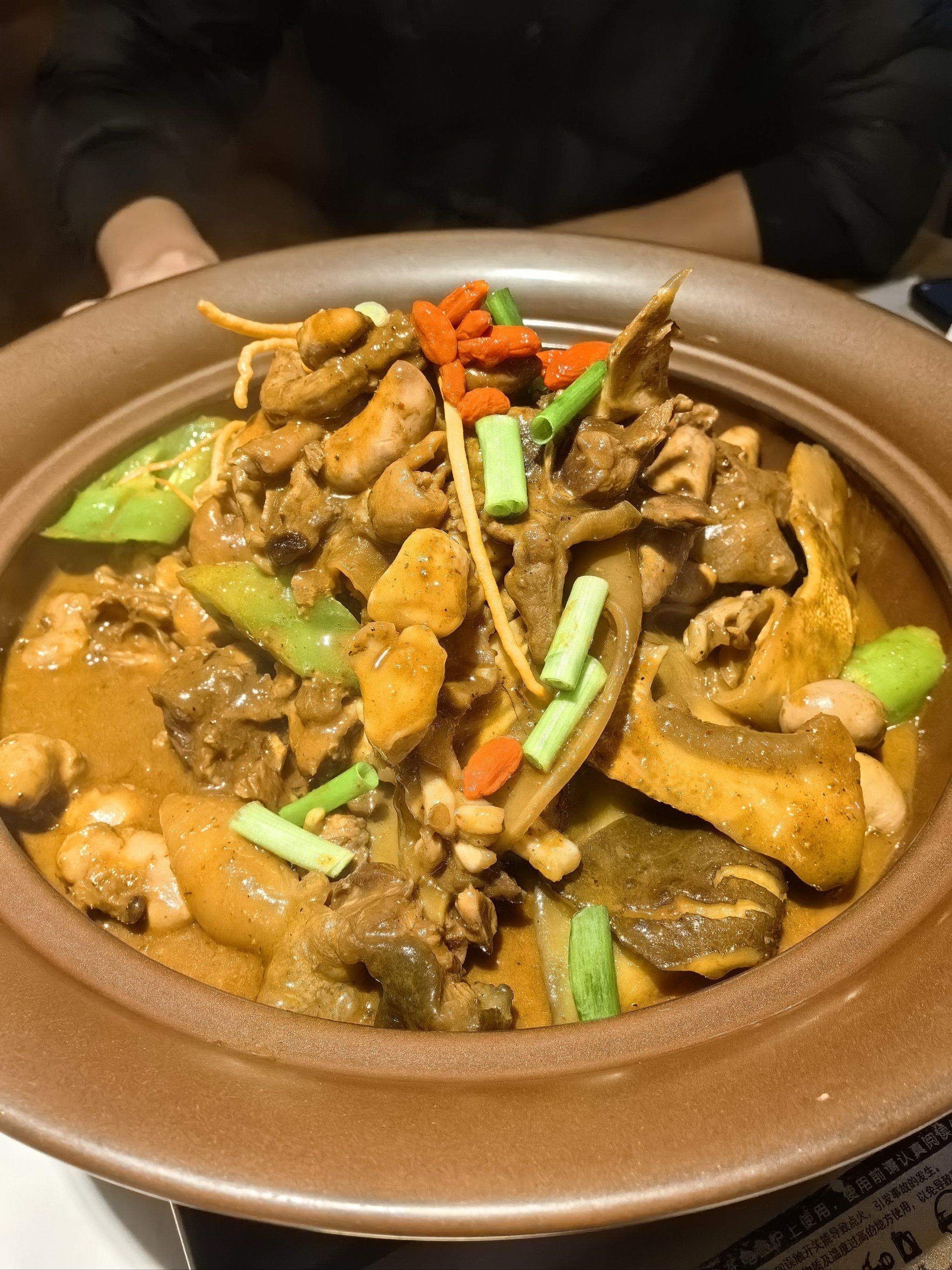 甲鱼,鸽子,生蚝,甲鱼的肉质细腻,入口即