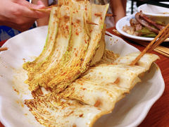 酸溜娃娃菜-何妹湿辣牛肉·粤式烧烤砂煲(桂雅路店)