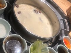 -三人行骨头王火锅(长寿店)